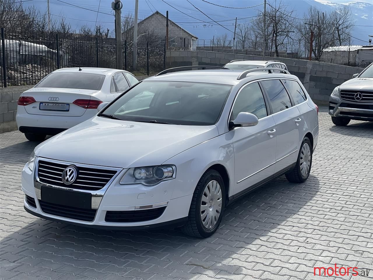 2010' Volkswagen Passat photo #1