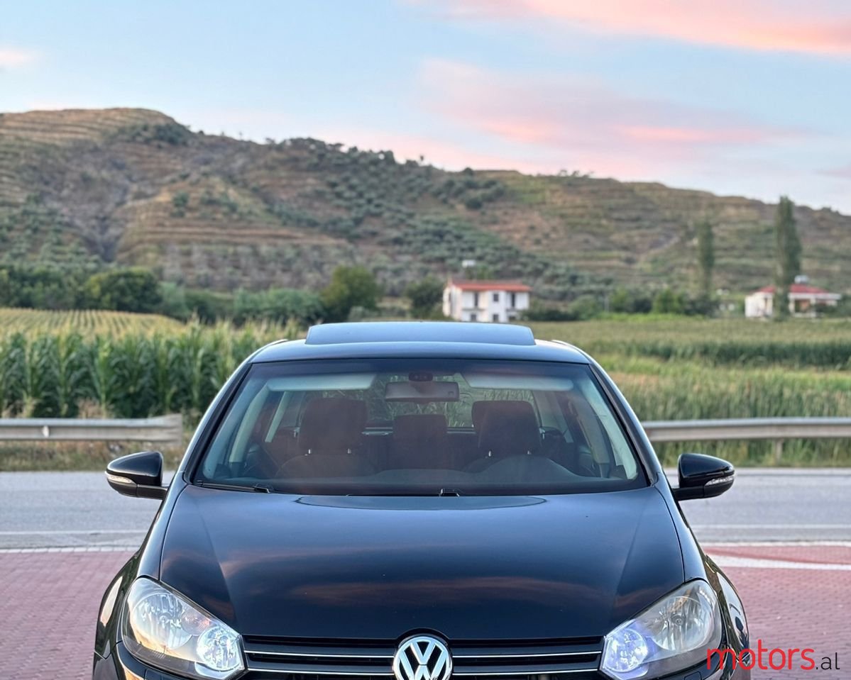 2010' Volkswagen Golf photo #4