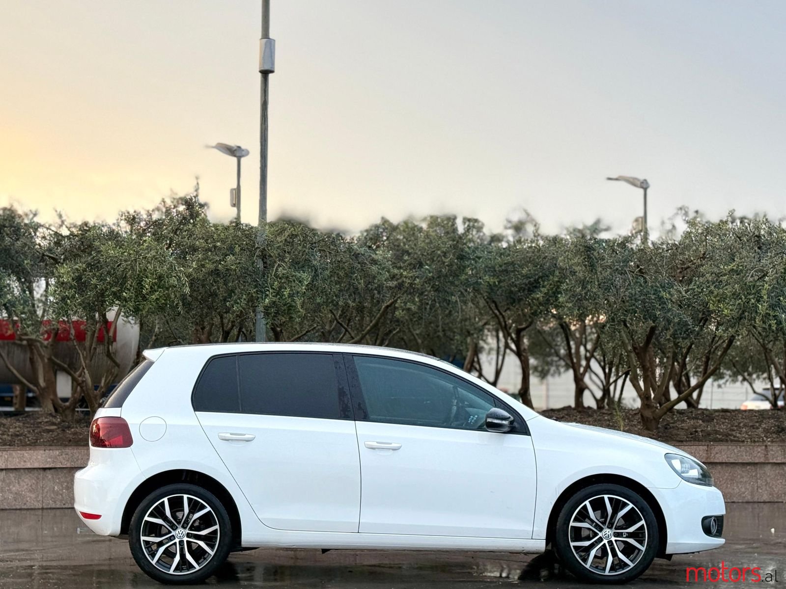 2010' Volkswagen Golf photo #5