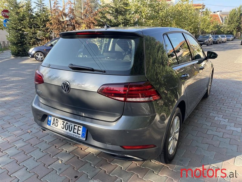 2019' Volkswagen Golf photo #4