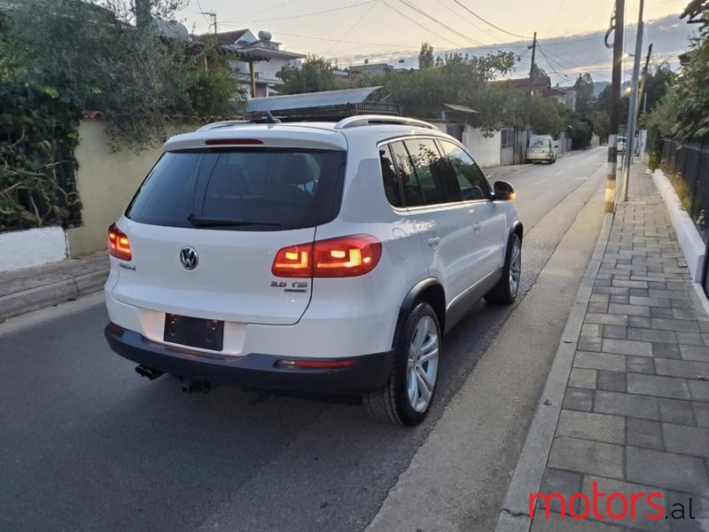 2012' Volkswagen Tiguan photo #3