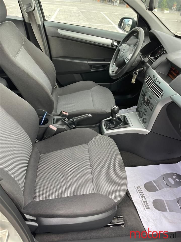 2009' Opel Astra photo #2