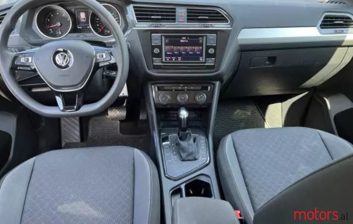 2019' Volkswagen Tiguan S photo #3
