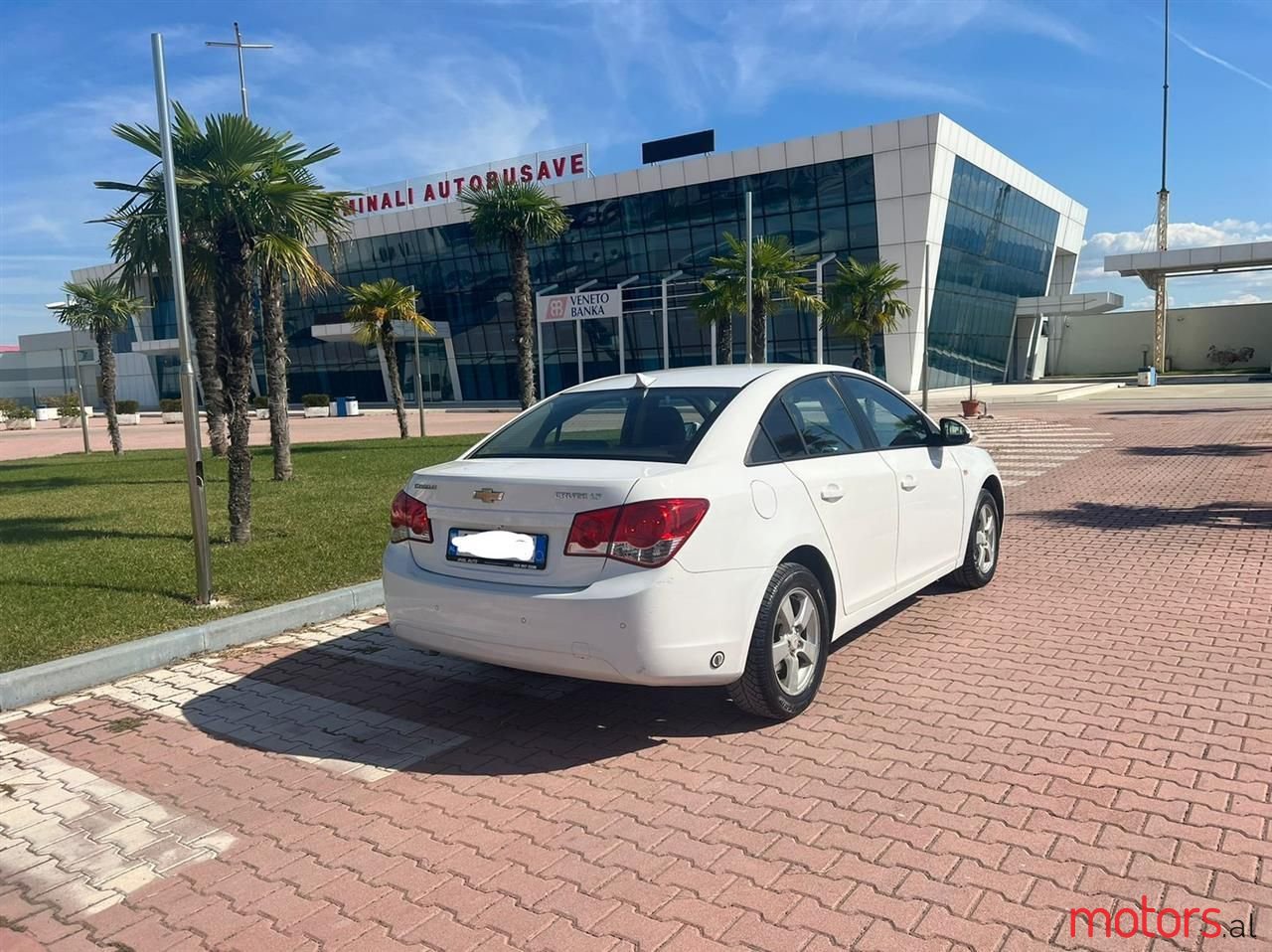 2011' Chevrolet Cruze photo #5