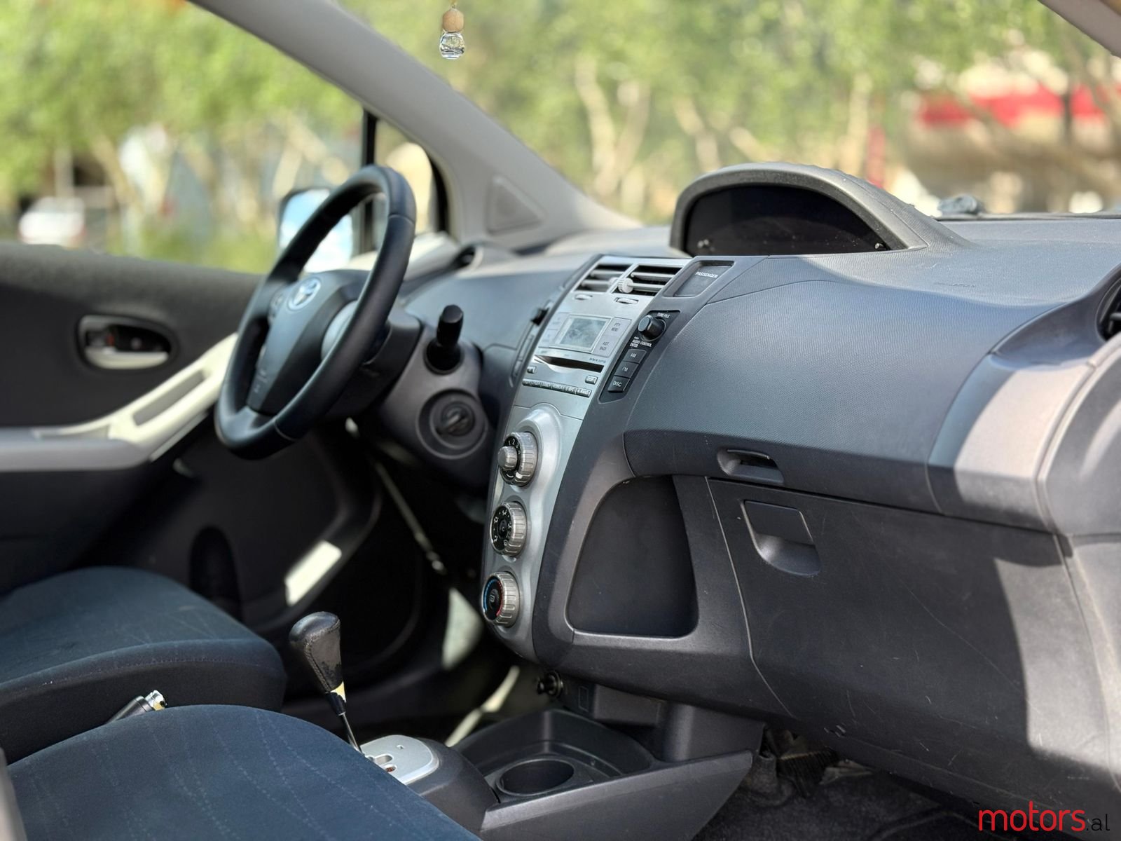 2009' Toyota Yaris photo #4