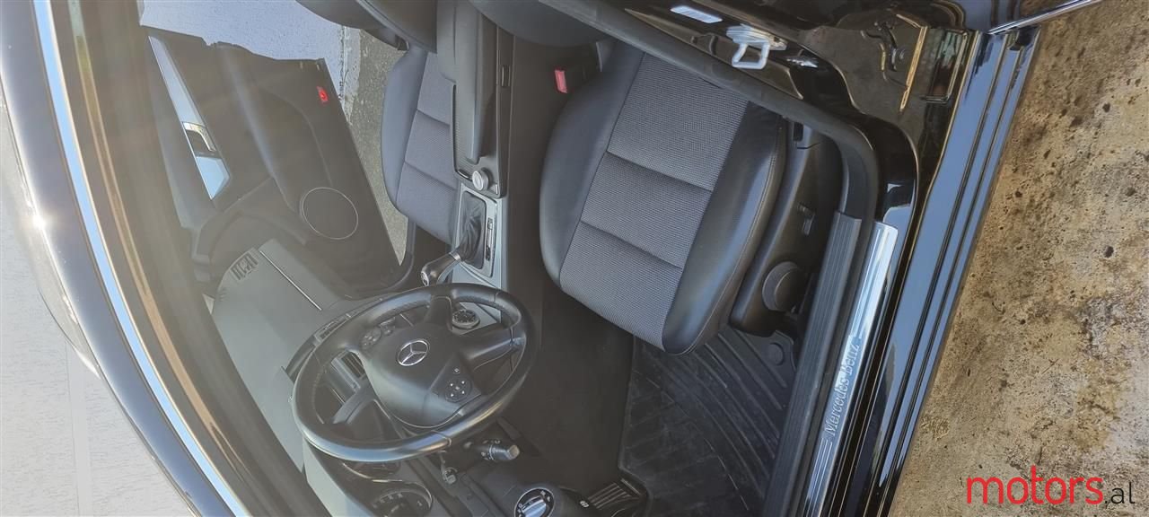 2010' Mercedes-Benz C 200 photo #2