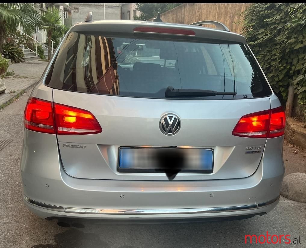 2011' Volkswagen Passat photo #4