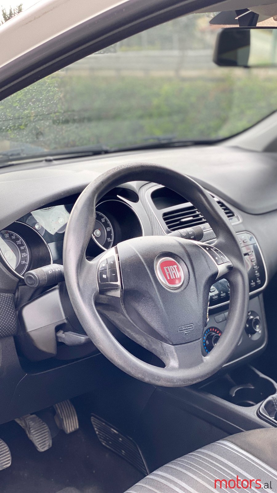 2011' Fiat Punto Evo photo #7