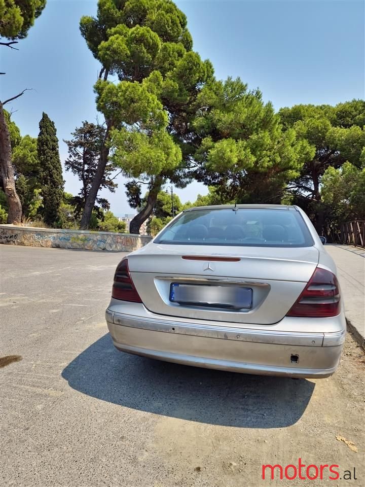 2004' Mercedes-Benz E 270 photo #5