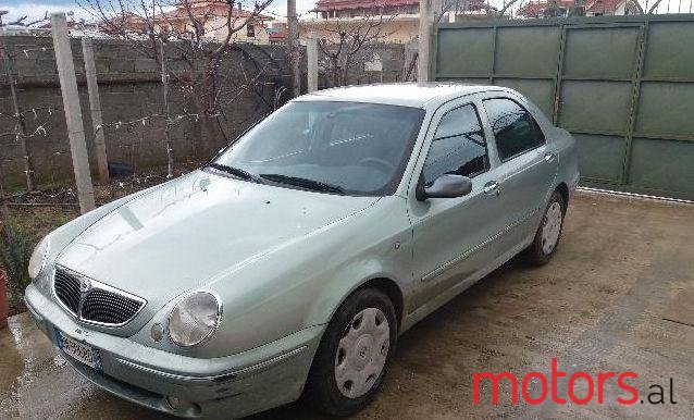 2000' Lancia Lybra photo #2