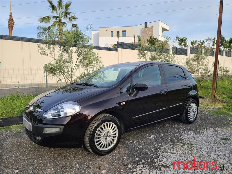 2011' Fiat Punto Evo photo #1