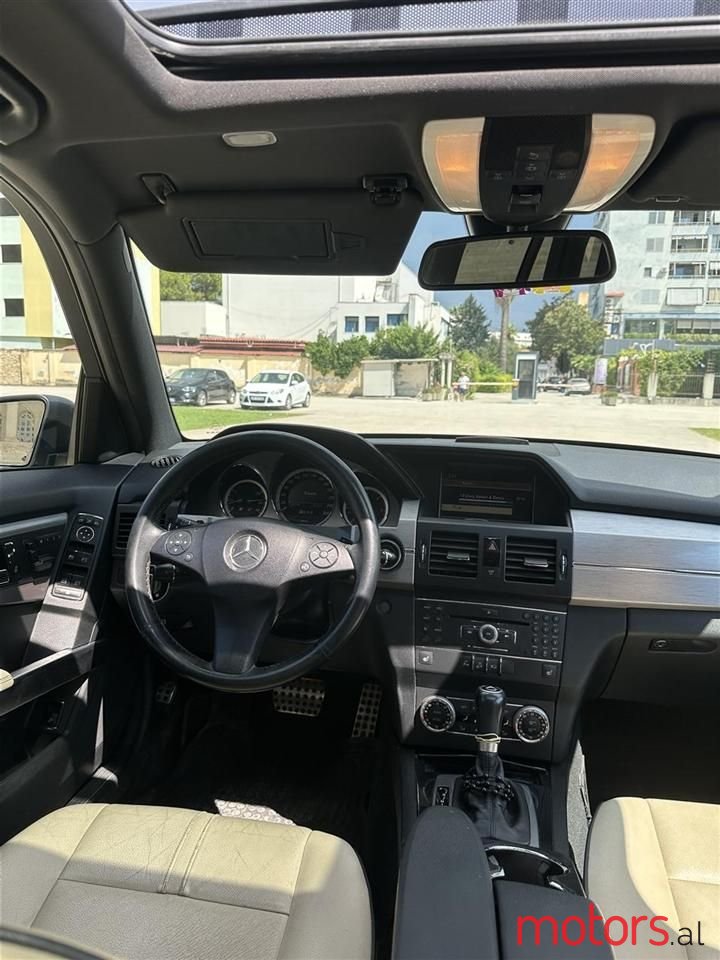 2010' Mercedes-Benz GLK 320 photo #3