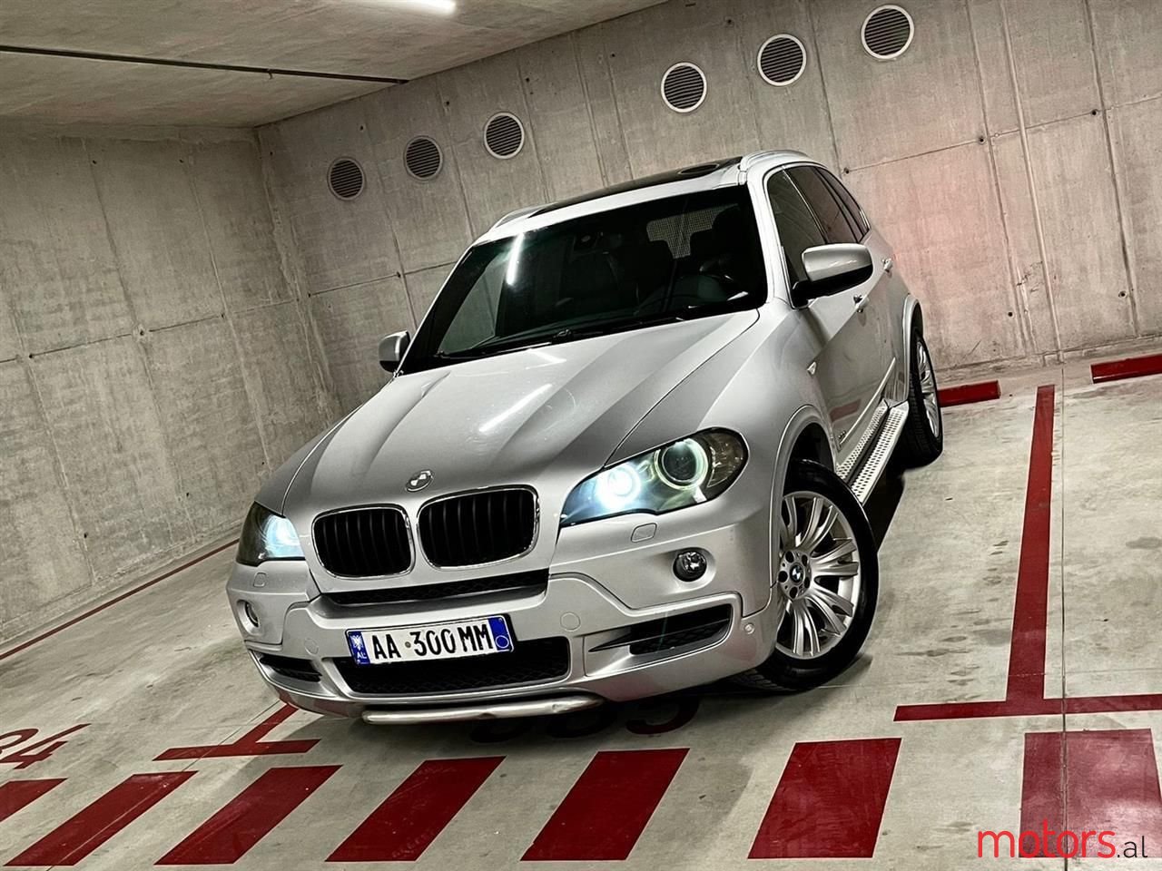 2010' BMW X5 photo #6