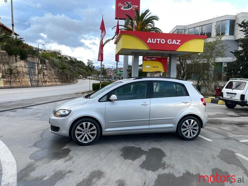 2009' Volkswagen Golf Plus photo #1