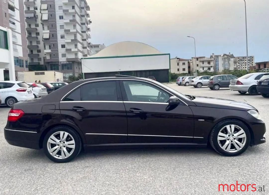 2011' Mercedes-Benz E 350 photo #4