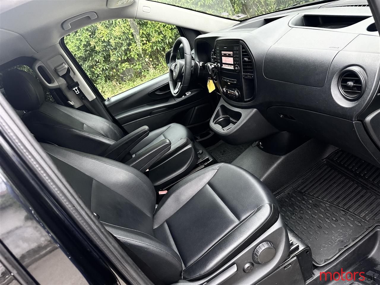 2018' Mercedes-Benz V 200 photo #1