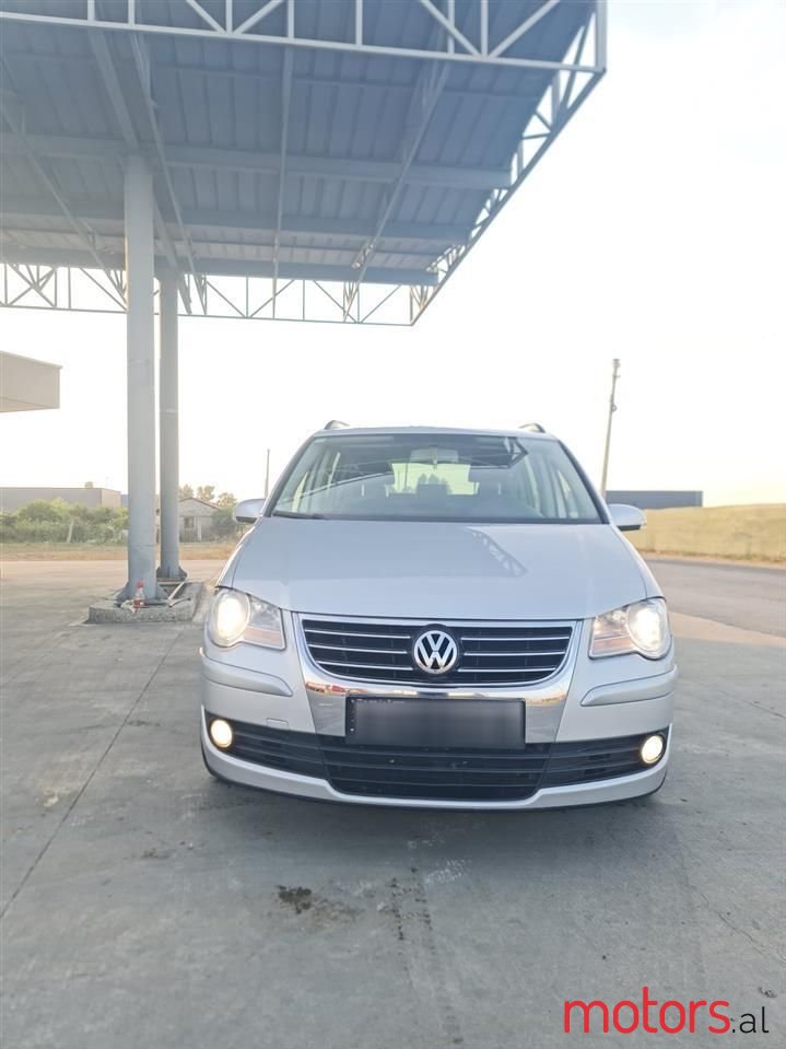 2007' Volkswagen Touran photo #4