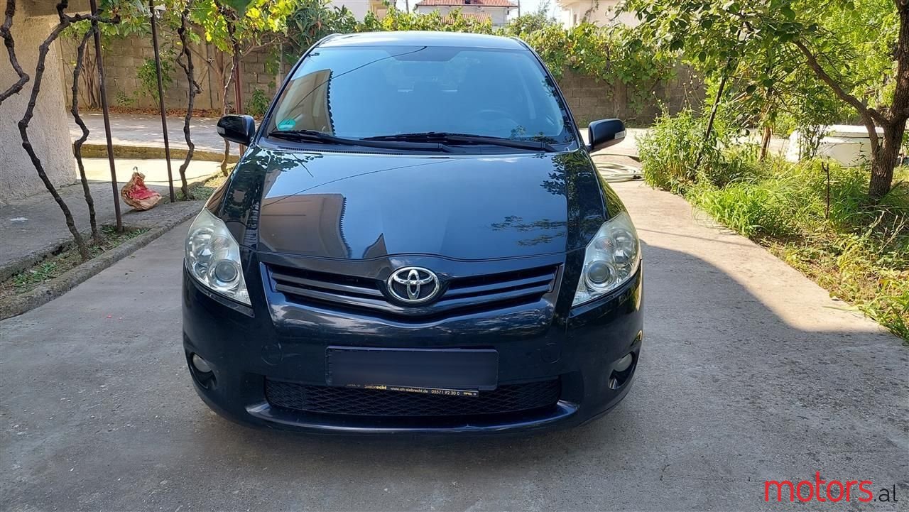 2010' Toyota Auris photo #2