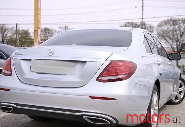 2017' Mercedes-Benz E 220 photo #2
