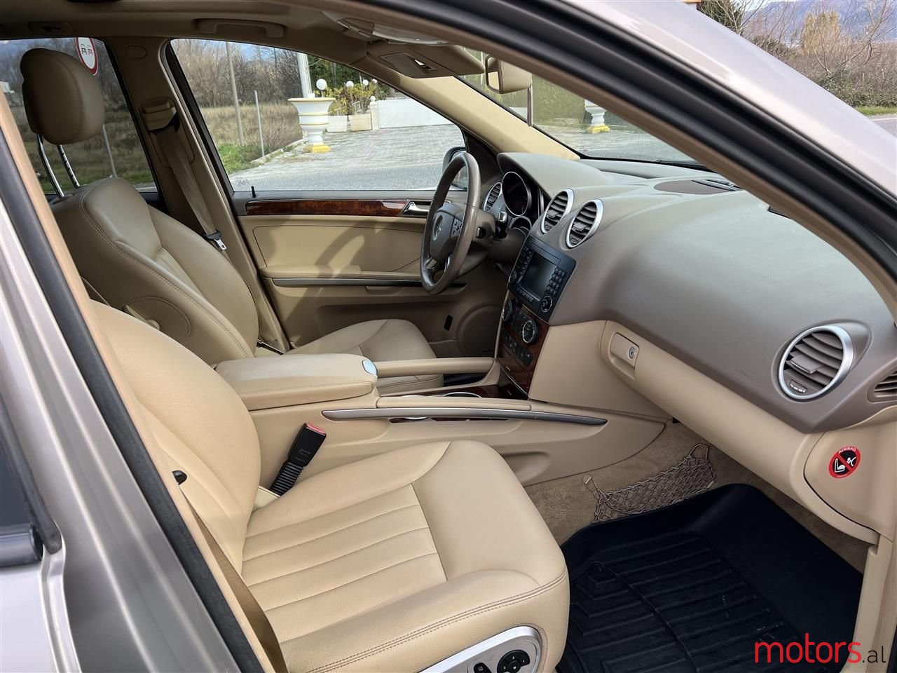 2008' Mercedes-Benz 320 photo #4