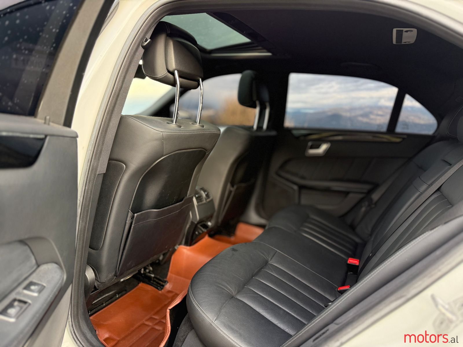 2014' Mercedes-Benz E 220 photo #3