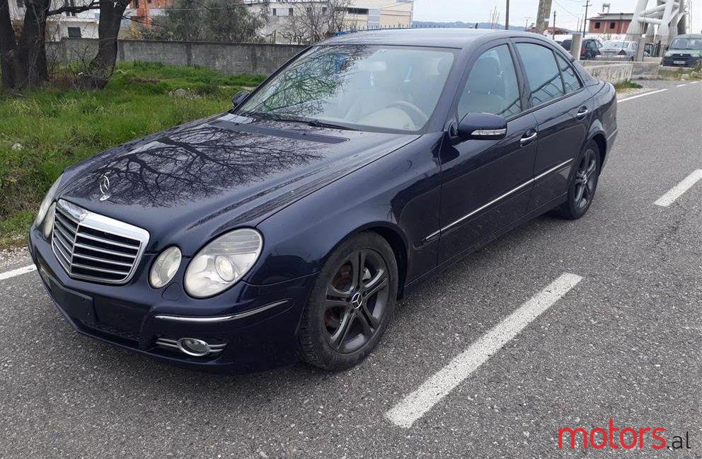 2008' Mercedes-Benz 220 photo #1