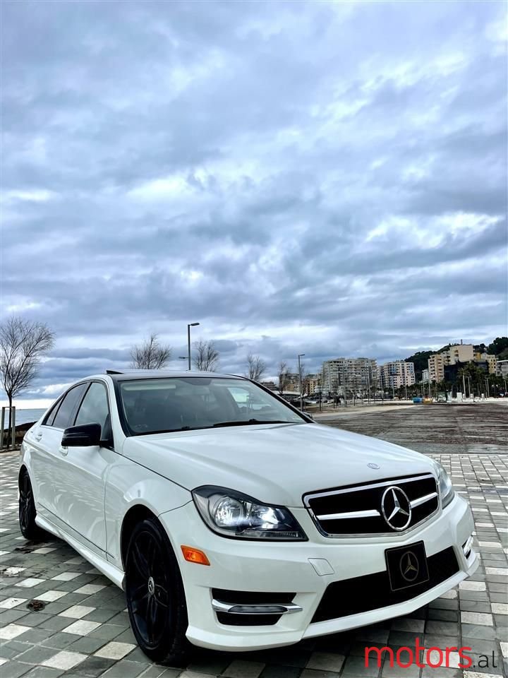 2012' Mercedes-Benz C 300 photo #2