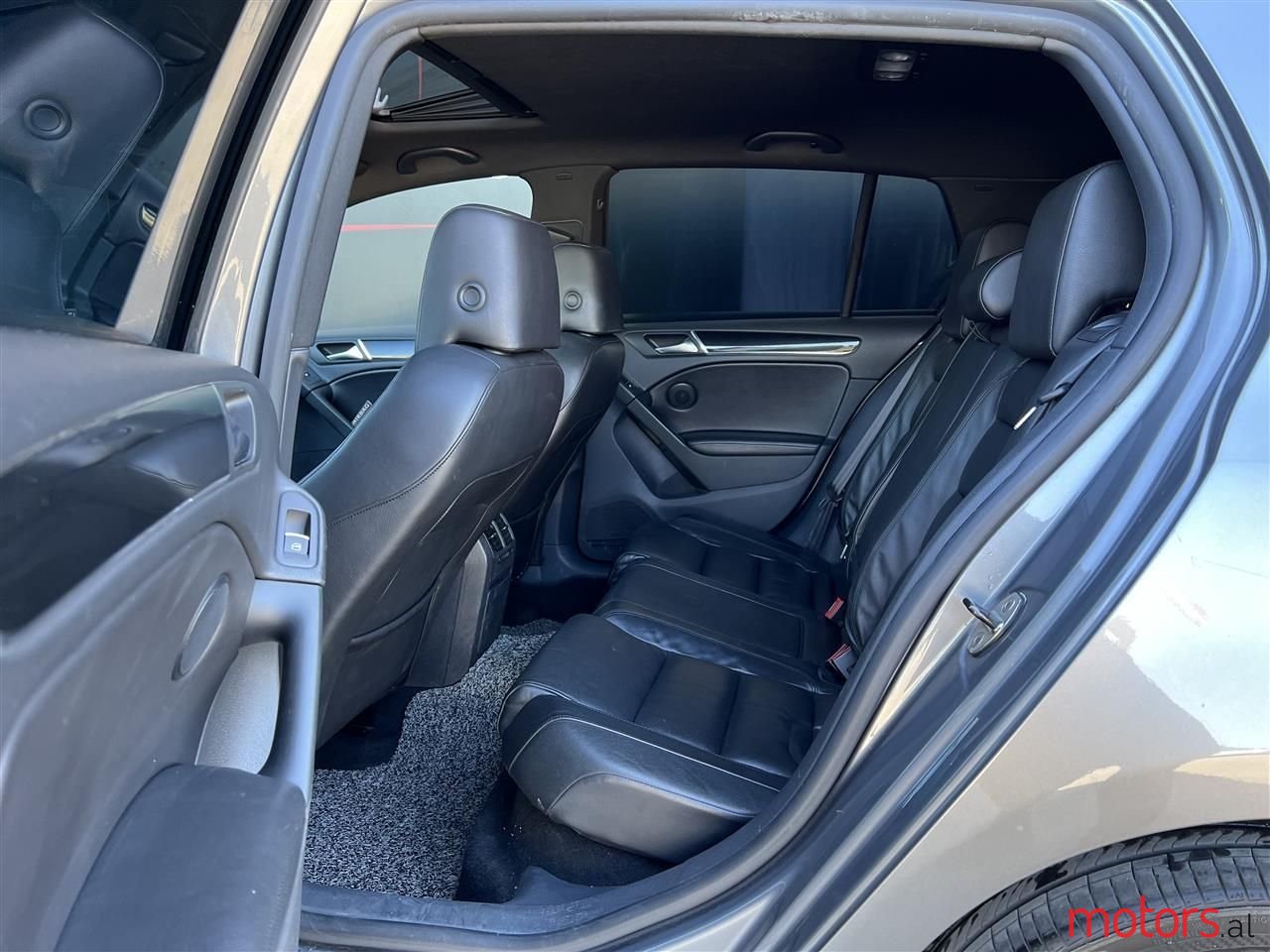 2012' Volkswagen Golf photo #5