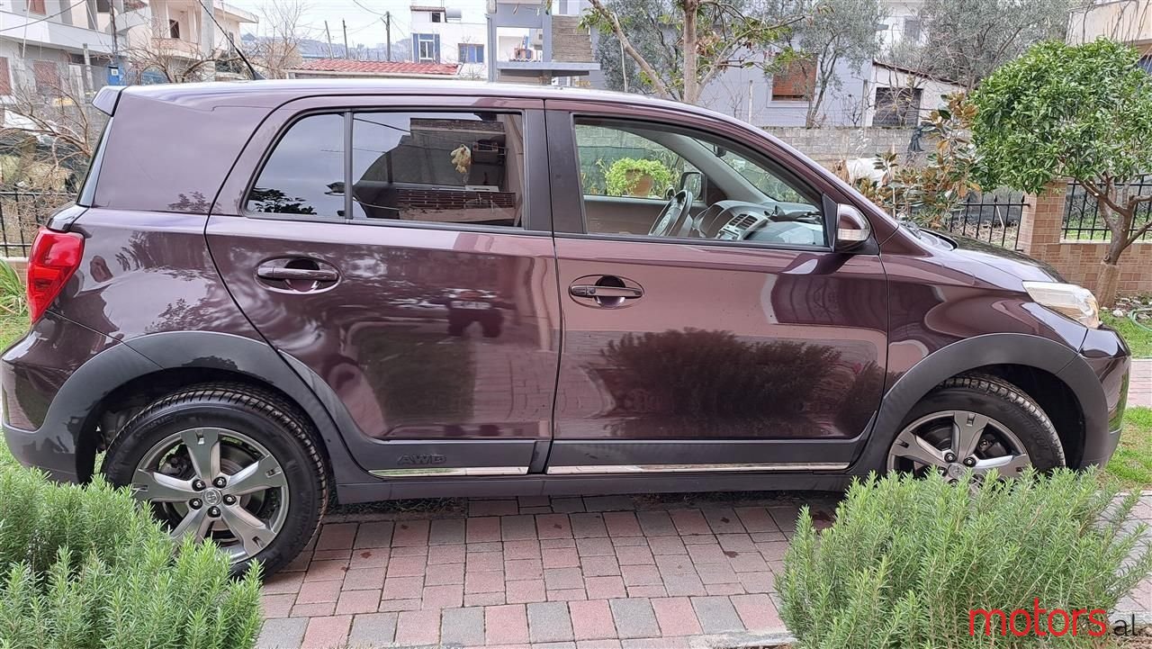 2011' Toyota Urban Cruiser photo #4