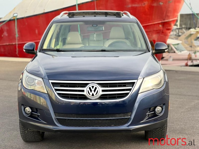 2011' Volkswagen Tiguan photo #1