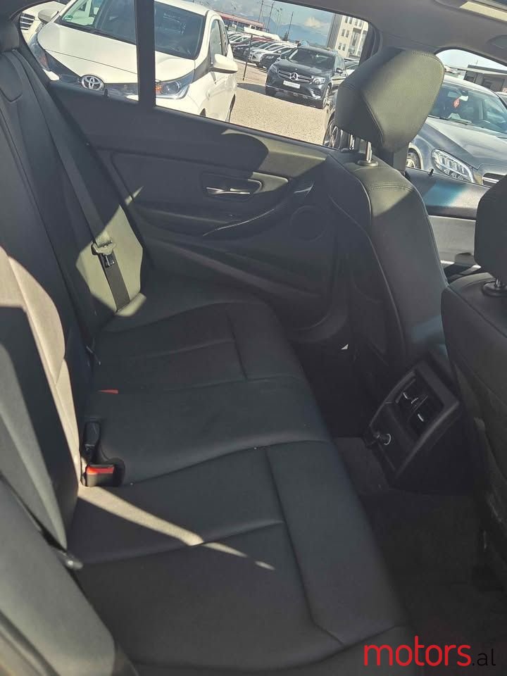 2013' BMW 320 photo #6