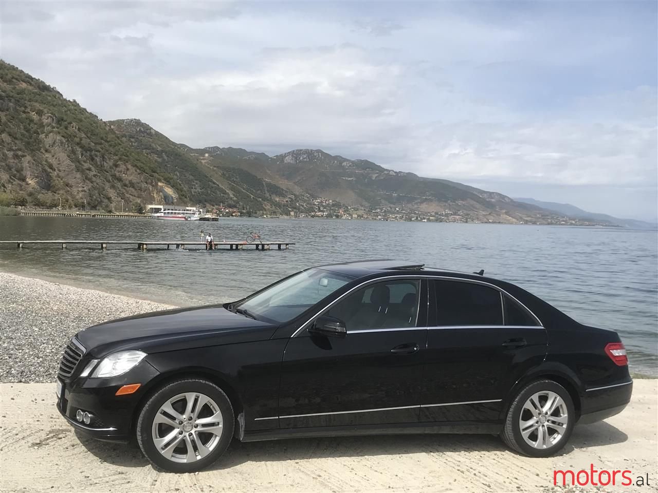 2011' Mercedes-Benz E 350 photo #5
