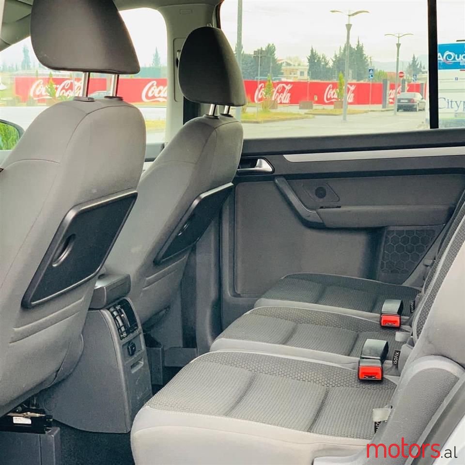 2011' Volkswagen Touran photo #6