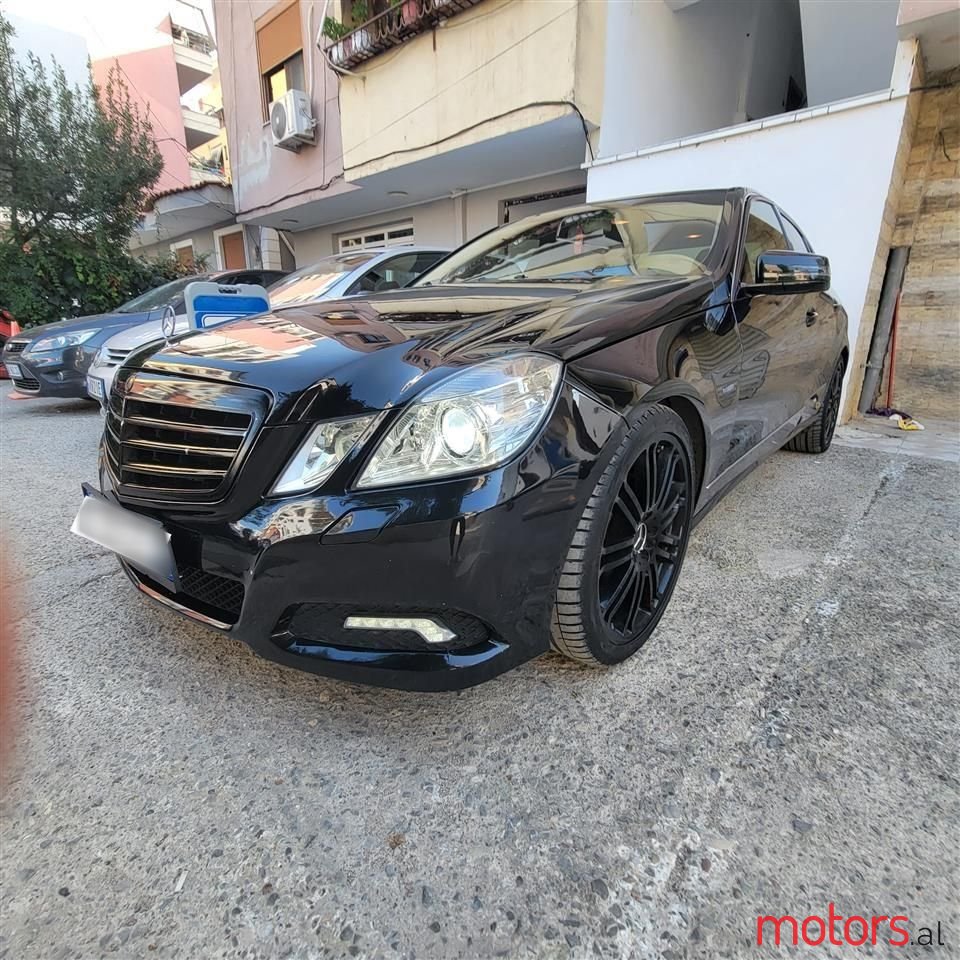 2011' Mercedes-Benz E 350 photo #1