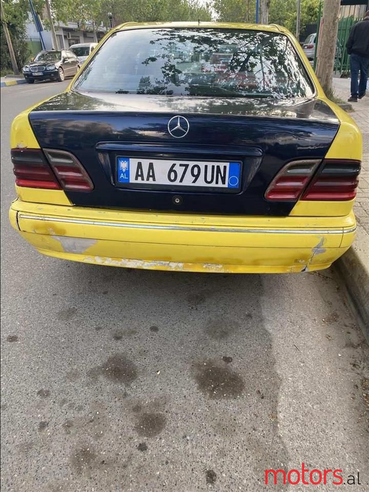 2001' Mercedes-Benz 220 photo #2