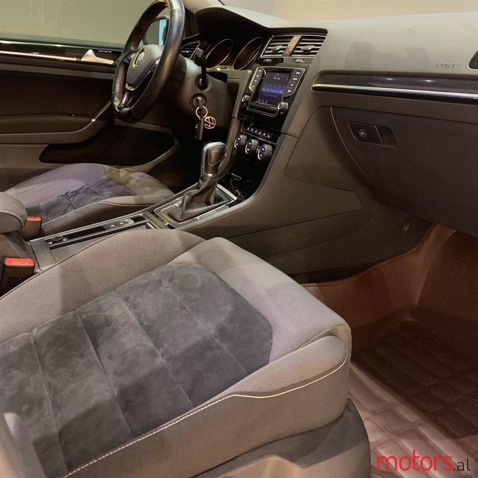 2014' Volkswagen Golf photo #3