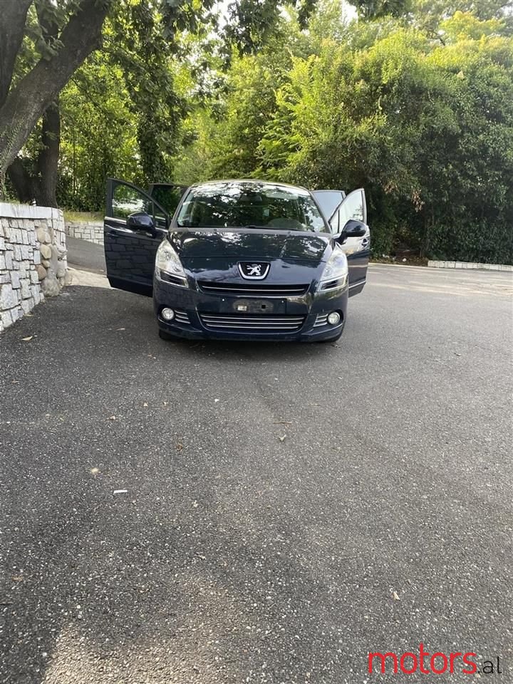 2010' Peugeot 5008 photo #2