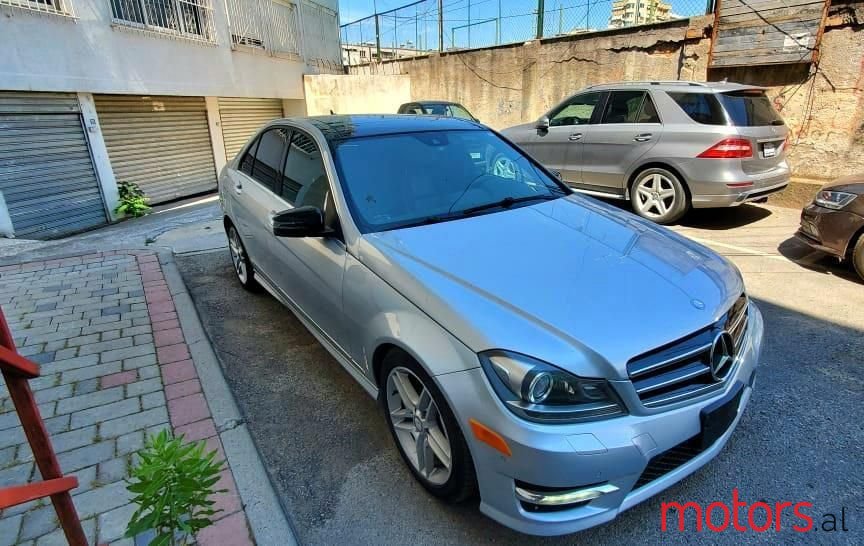 2012' Mercedes-Benz C 300 photo #5