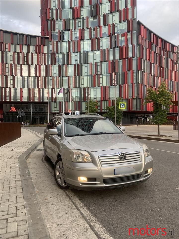 2005' Toyota Avensis photo #5