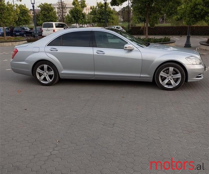 2011' Mercedes-Benz S 350 photo #3