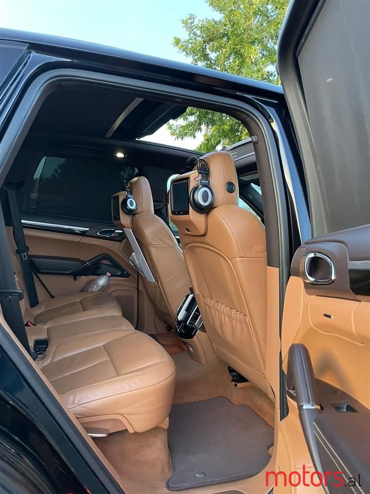 2012' Porsche Cayenne photo #4