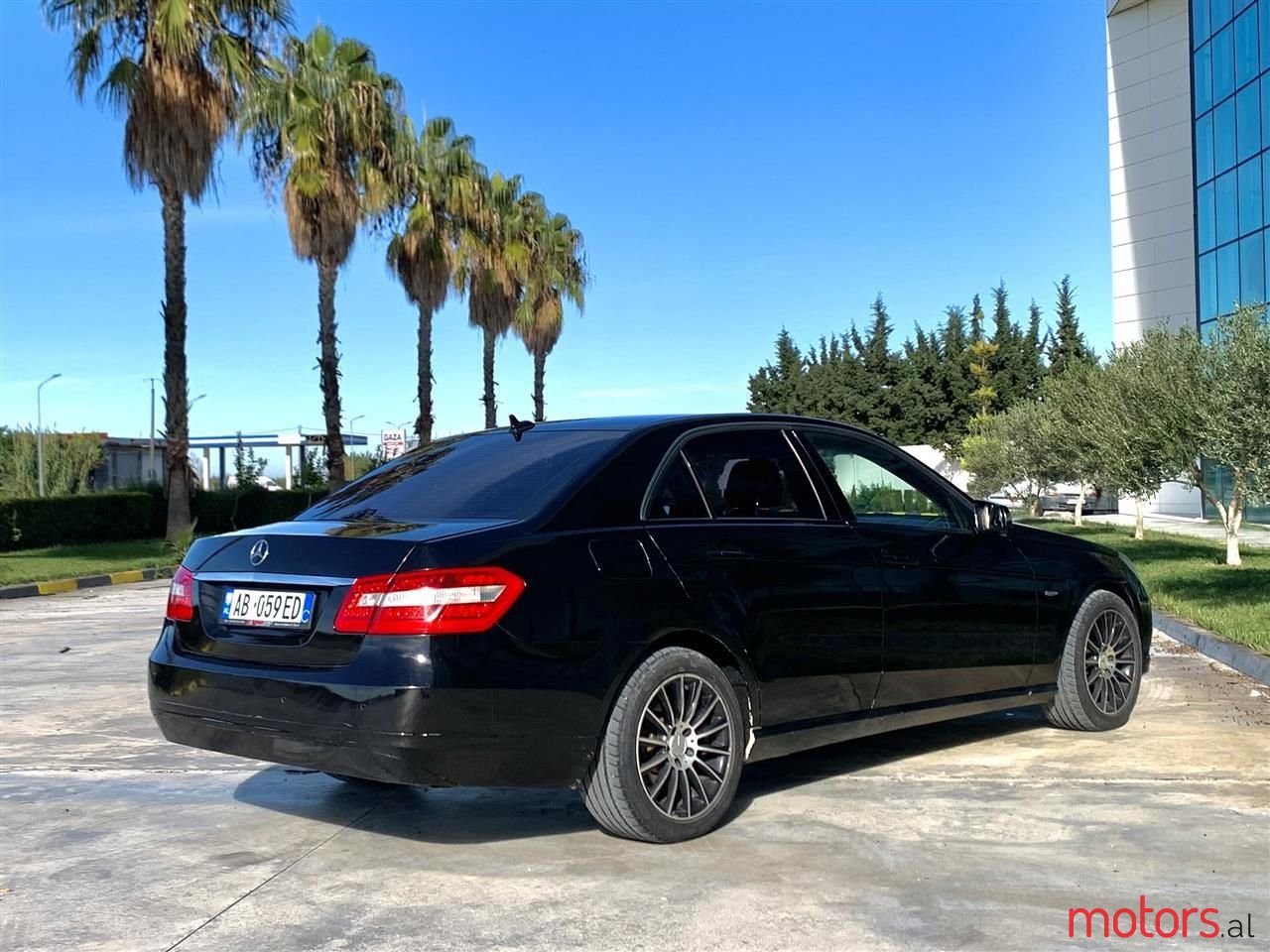 2012' Mercedes-Benz E 220 photo #3