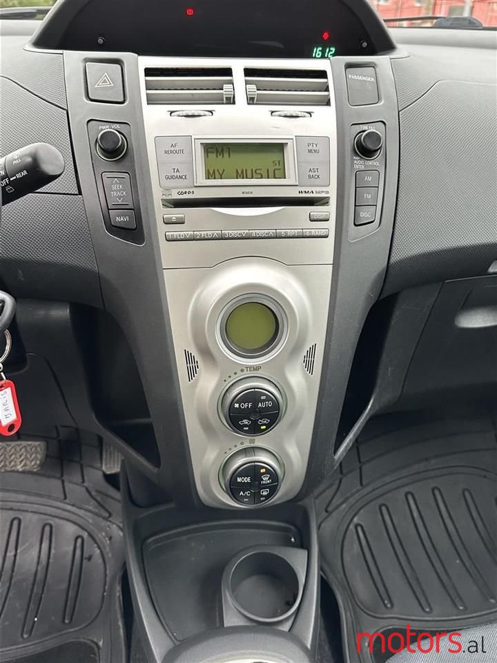 2007' Toyota Yaris photo #5