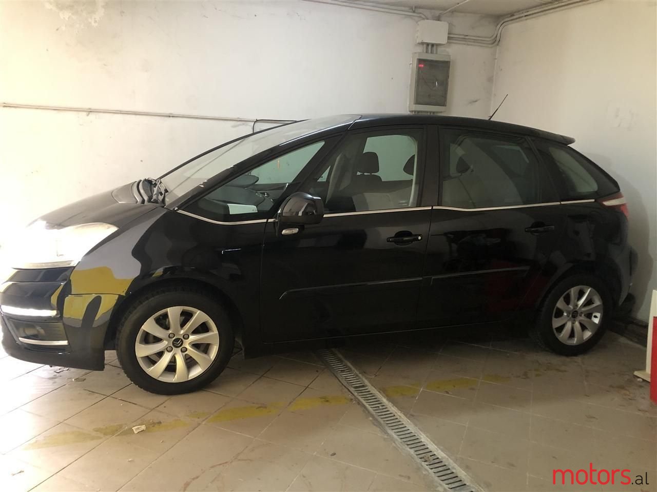 2011' Citroen C4 photo #1