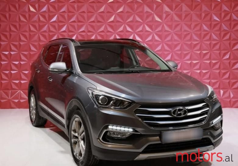 2016' Hyundai Santa Fe photo #2