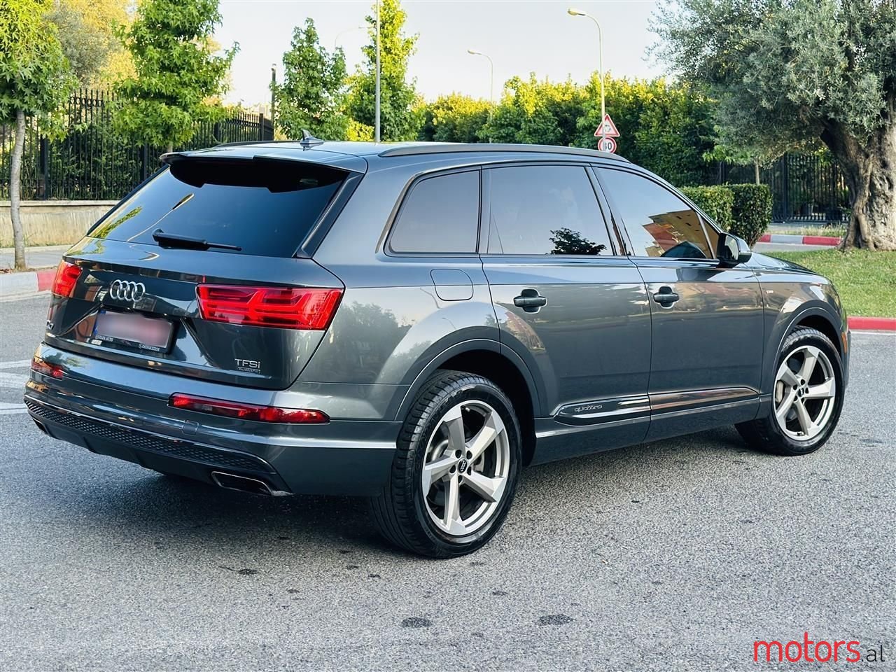2018' Audi Q7 photo #6