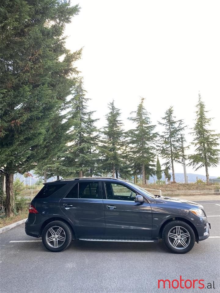 2012' Mercedes-Benz 350 photo #5