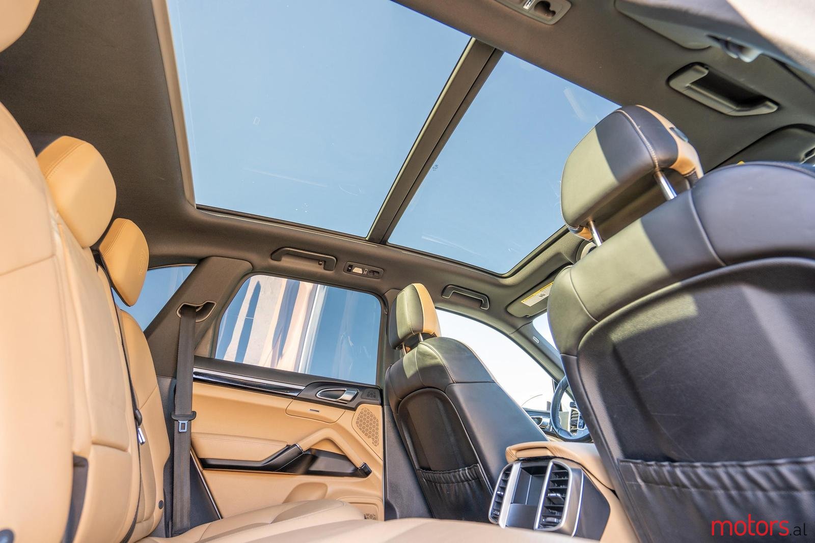 2016' Porsche Cayenne photo #6
