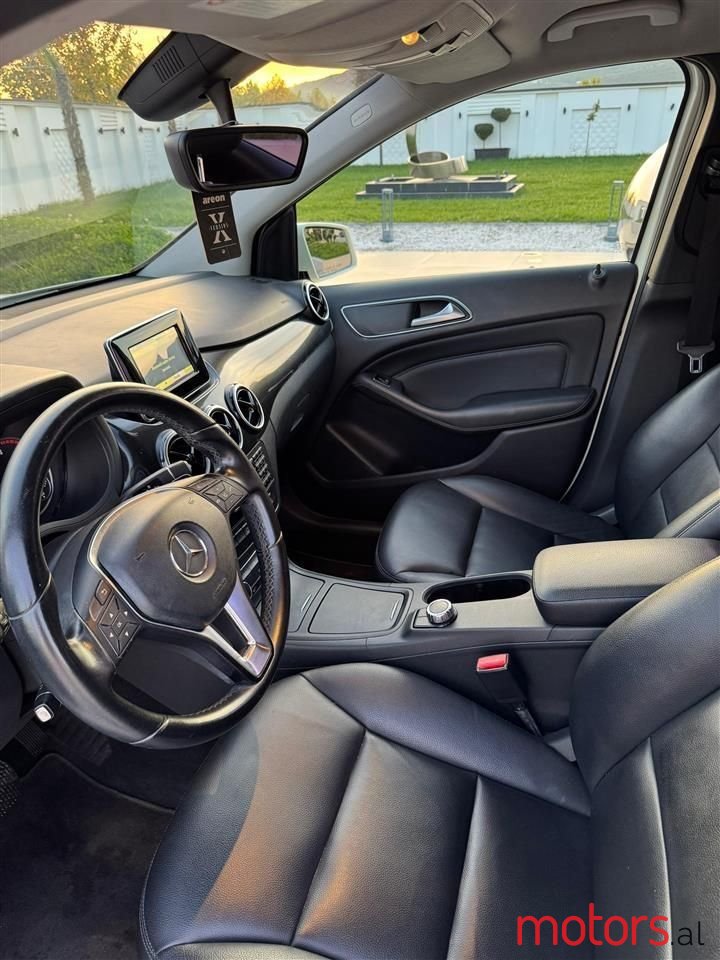 2012' Mercedes-Benz B 200 photo #3