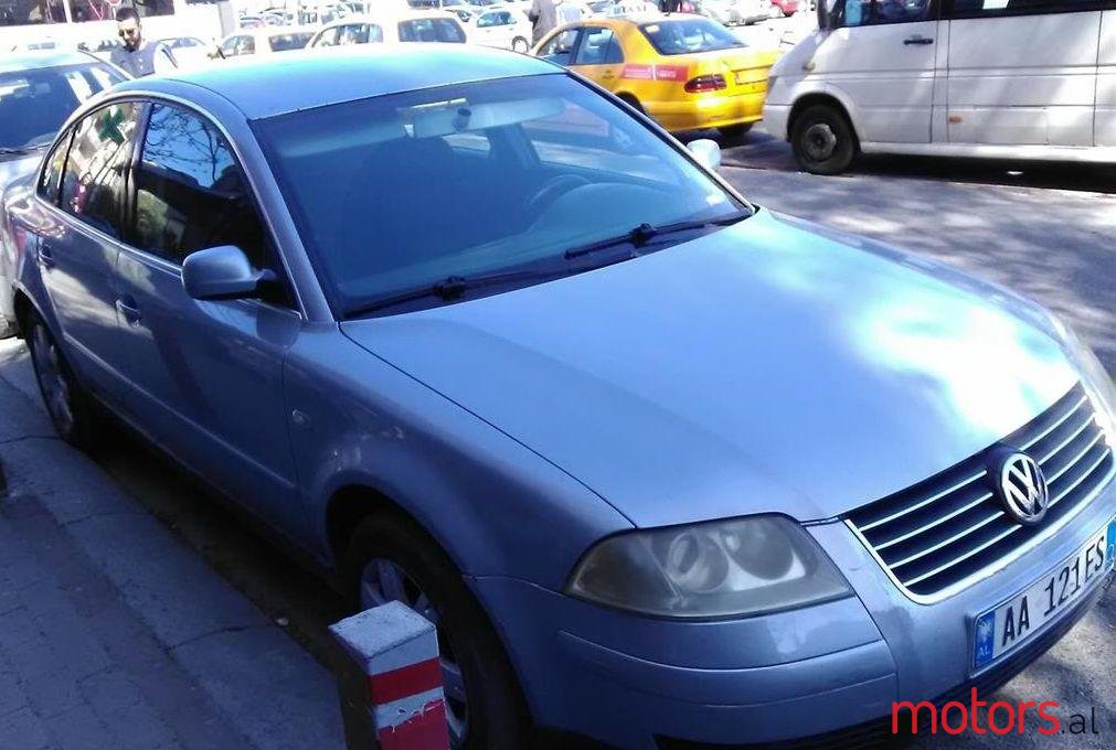 2003' Volkswagen Passat photo #1